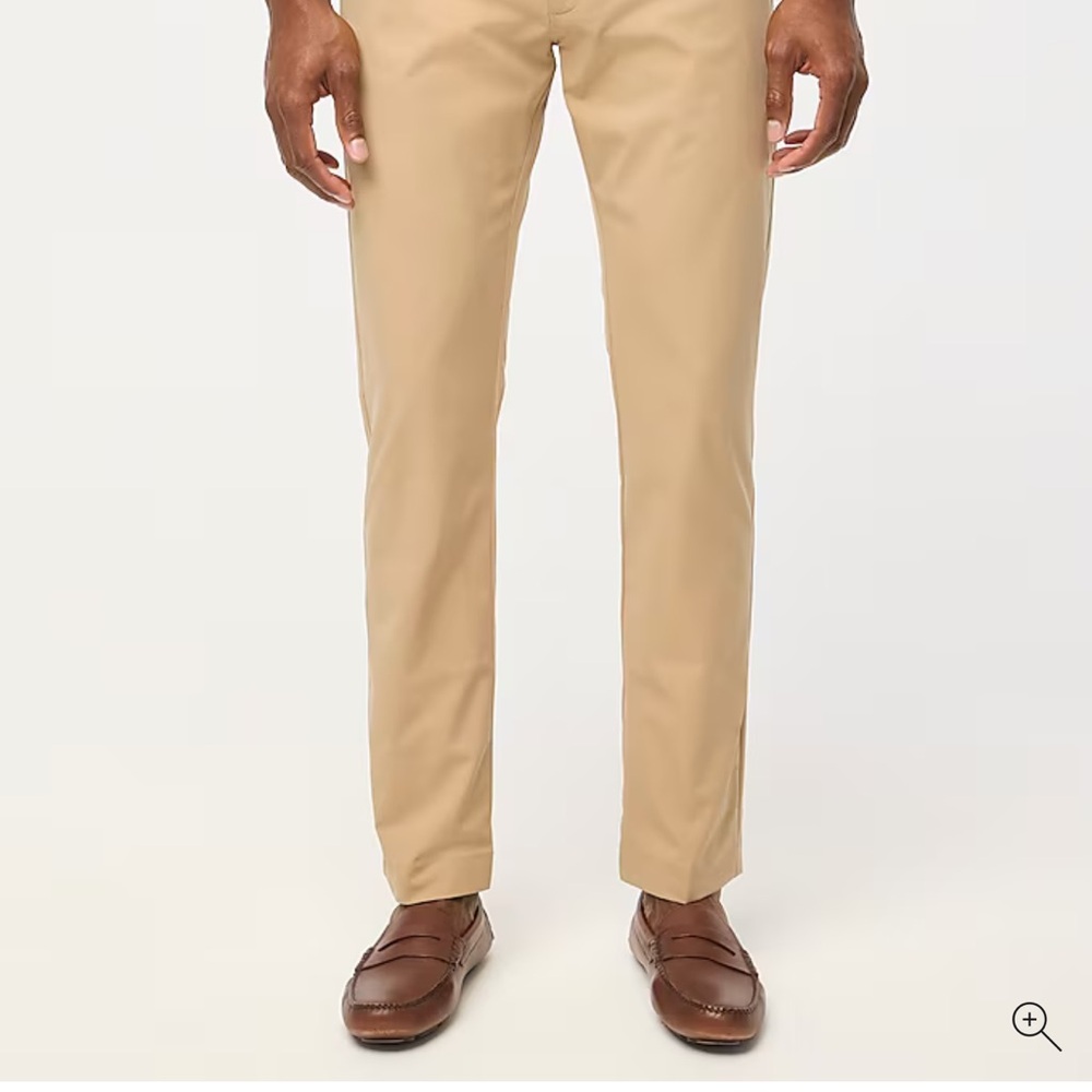 Slim-fit tech chino pant